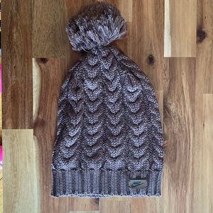 Nike women’s removable pom beanie